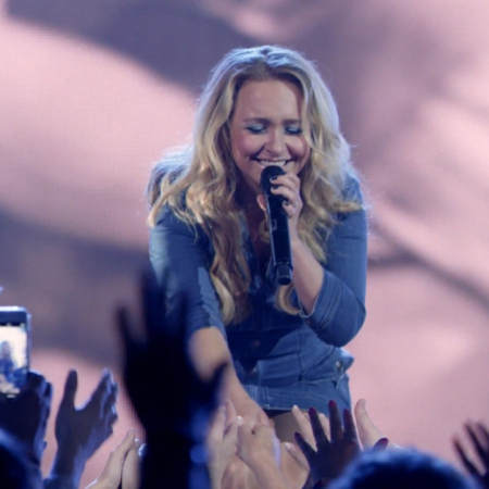 HAYDEN PANETTIERE SING